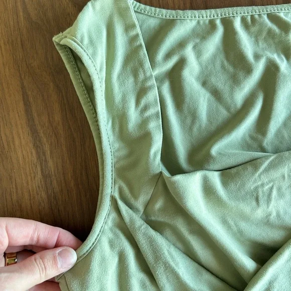 Ruched crop tank top​ - Picture 4 of 7